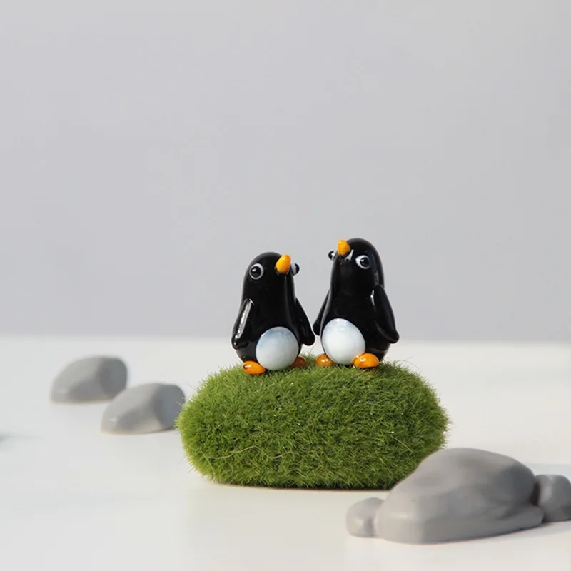 Handmade Colored Glaze Penguin Ornaments Cute Micro Landscape Miniatures Desk Car Craft Creative Birthday Gift Home Decoration