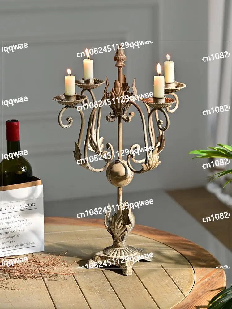 

Французский сельский ретро старый подсвечник из кованого железа, четыре хрустальных подсвечника, обеденный стол, реквизит для фотосъемки ужина B & B