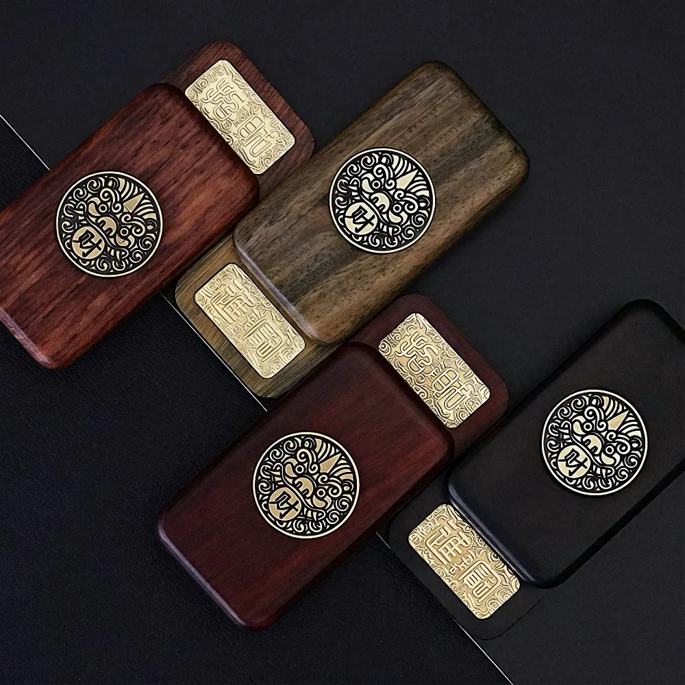 HALOOPLAYER EDC Sandelholz Direct-Push Dichtes Ratschen-Zappelspielzeug zur Desktop-Stressabbau