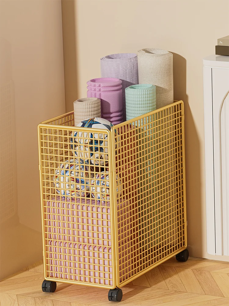 سلة تخزين حديثة وبسيطة لحصيرة اليوغا مع عجلات، منظم لمعدات الرياضة المنزلية، رف تخزين لمعدات الريشة الطائرة واللياقة البدنية