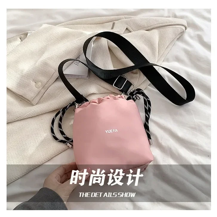 

Women's 2025 Oxford Cloth Tote Bag, Fashionable and Versatile Shoulder Bag for Summer Commute, Lightweight and Casual Design