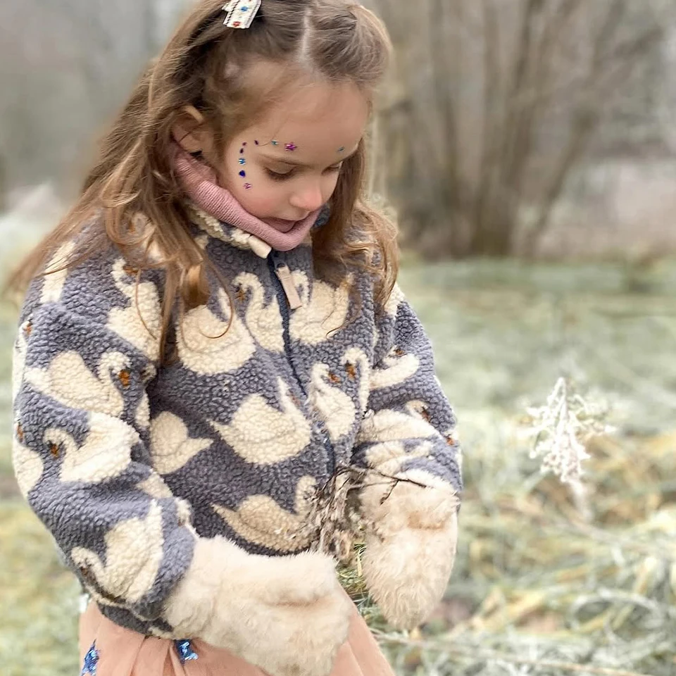 ملابس الفتيات KS ملابس الأطفال الشتوية هريرة القوس سوان خنفساء مخطط الكرز نمط معطف شعر الضأن #3