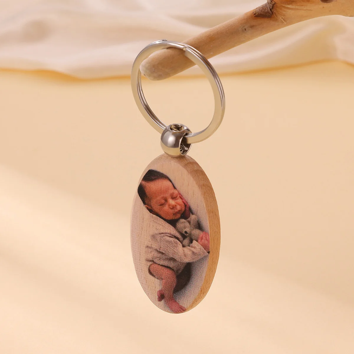 

Personalized Wooden Keychains Pictures Printing Custom Baby Birth/Family/Mama/Couple's Anniversary Picture Key Ring Jewelry Gift