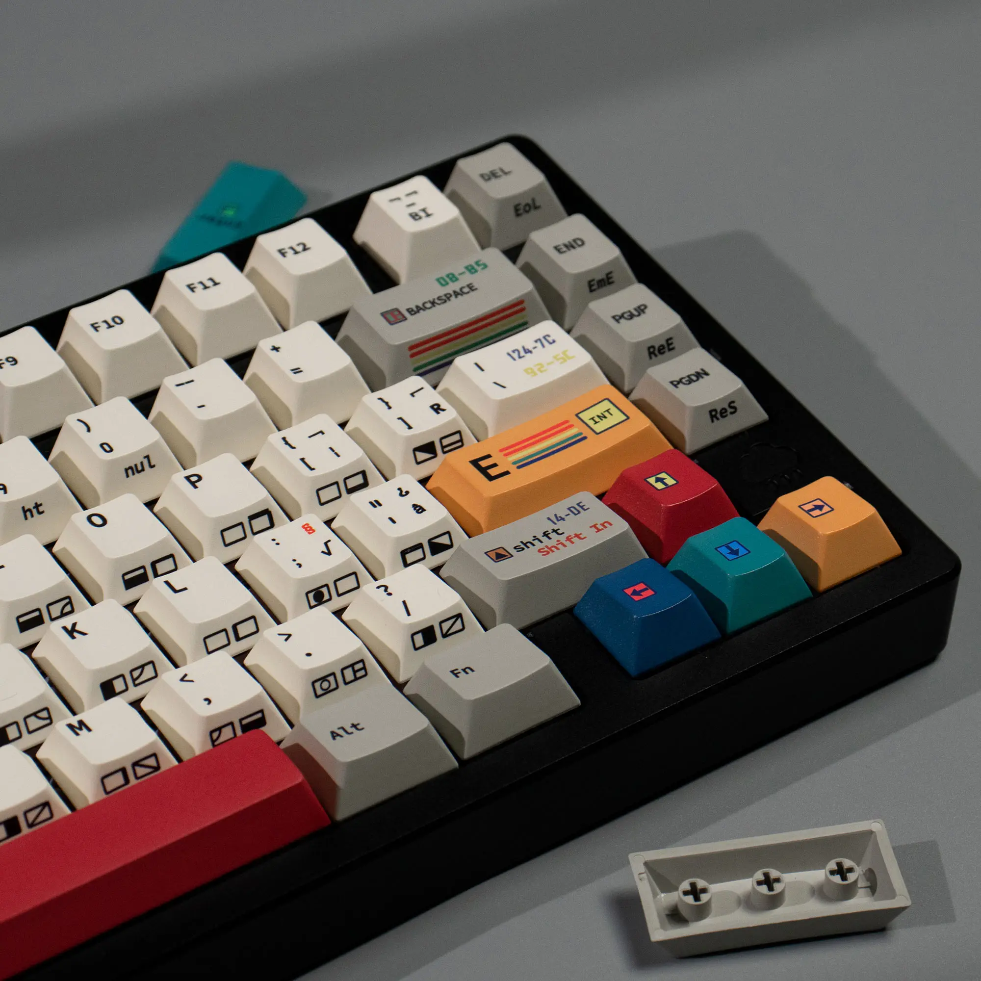 

C64 R3 retro black side engraved mechanical keyboard keycap PBT hot sublimation original factory height adaptation 60/87/104