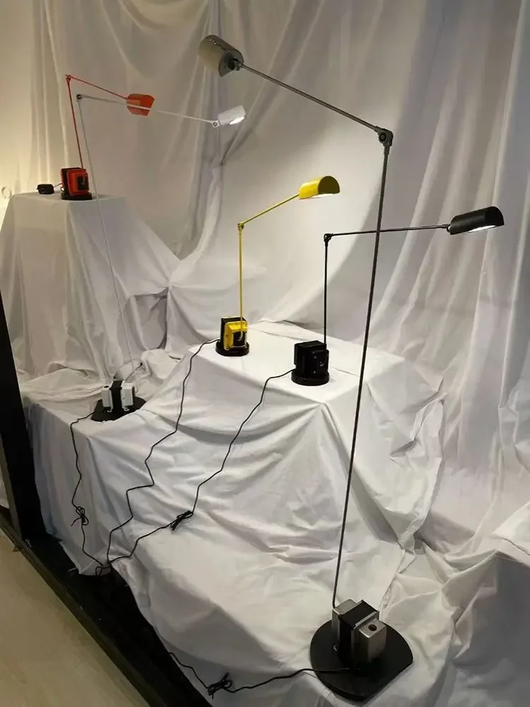 مصباح أرضي بذراع هزاز محرك إيطالي قابل للتعديل من SaNDYHA، ضوء قراءة أنيق، تصميم بسيط لغرفة النوم وغرفة المعيشة والدراسة والمنزل