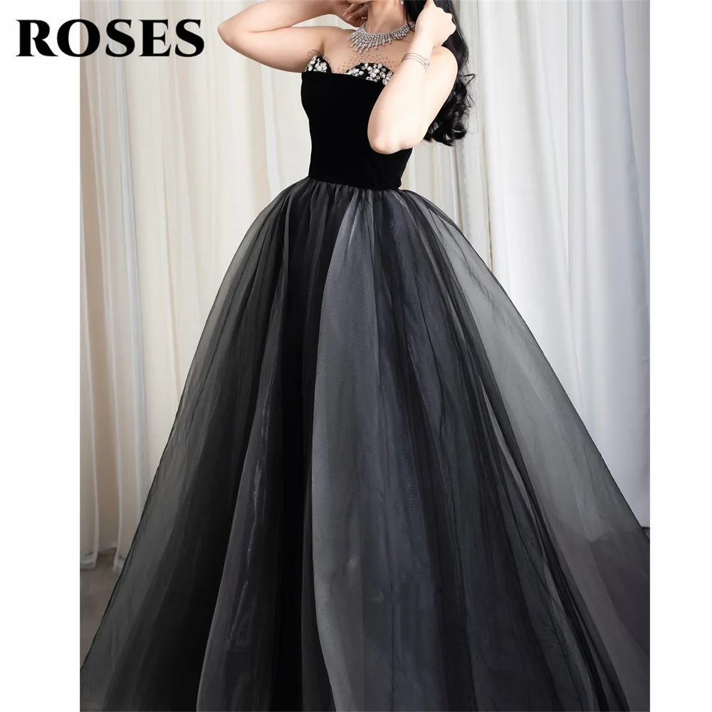 กุหลาบสีดําเก๋ชุดราตรีที่รักแขนกุดA-Lineพรหมชุดประดับเสื้อท่อนบนและกระโปรงT Ulleเกือบกําหนดเอง