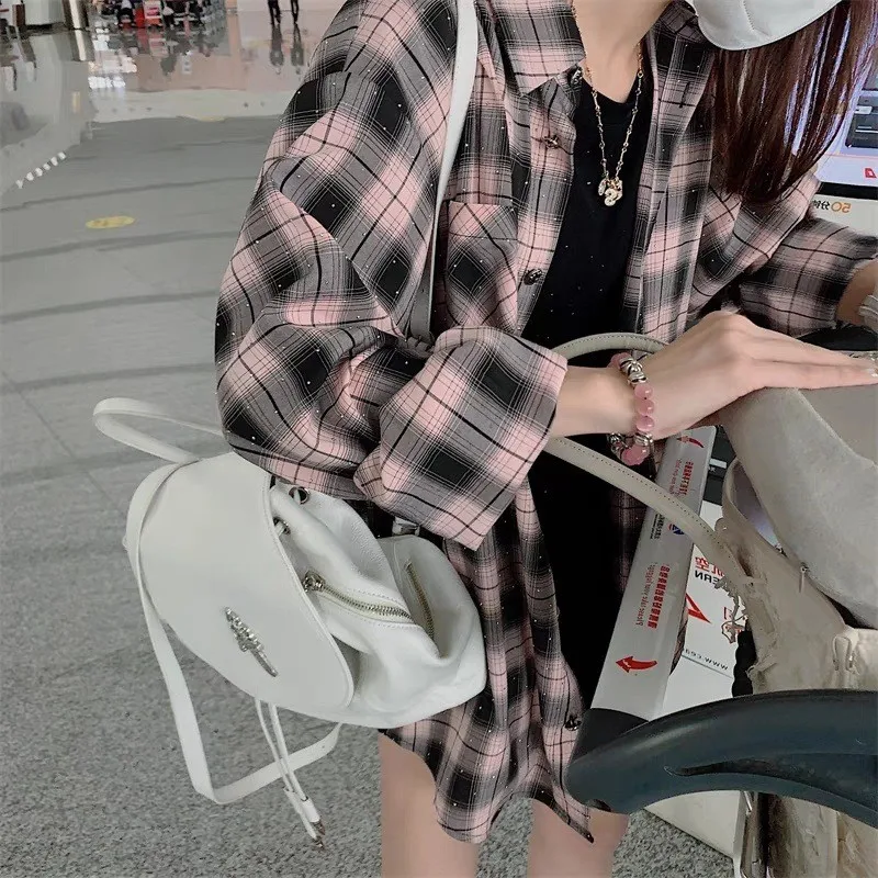 

Loose Women's Plaid irt Jaet Ice Silk Long Sve Korean Sle Cover up Lazy Sle Bla And White Cheered Top