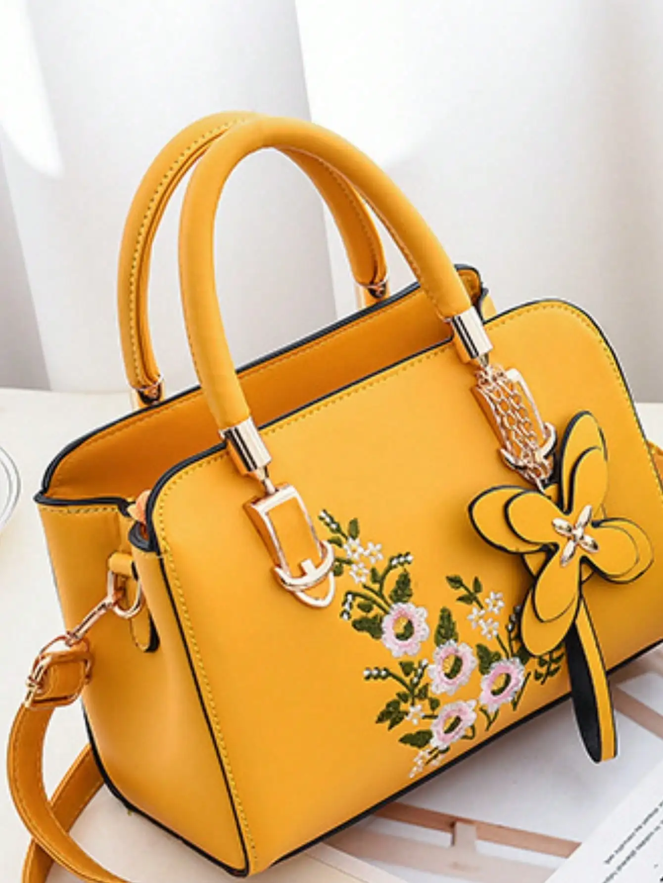 

Маленькая квадратная сумка с желтой вышивкой и маслом — модная простая, через плечо/ручная, идеальный подарок на День матери для мам