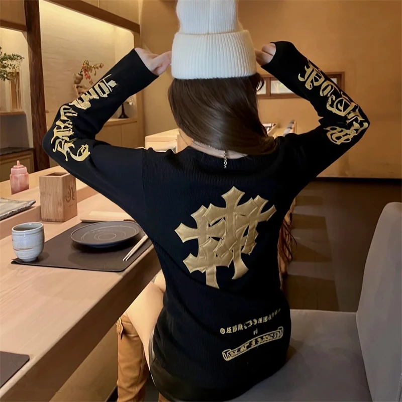 

Новая осенне-зимняя женская футболка с длинным рукавом, золотой вышивкой крестиком, кожаными вставками, облегающая, из чистого хлопка, повседневный топ