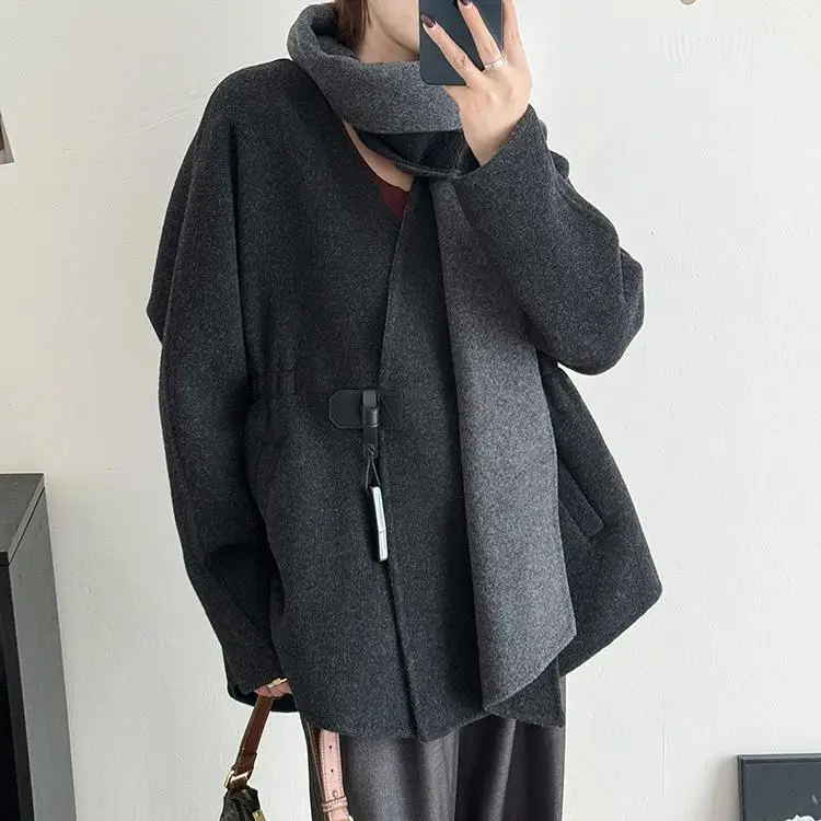 European V-neck double-sided cashmere coat with scarf for women, 2024 winter waist slimming and cow horn button woolen coat