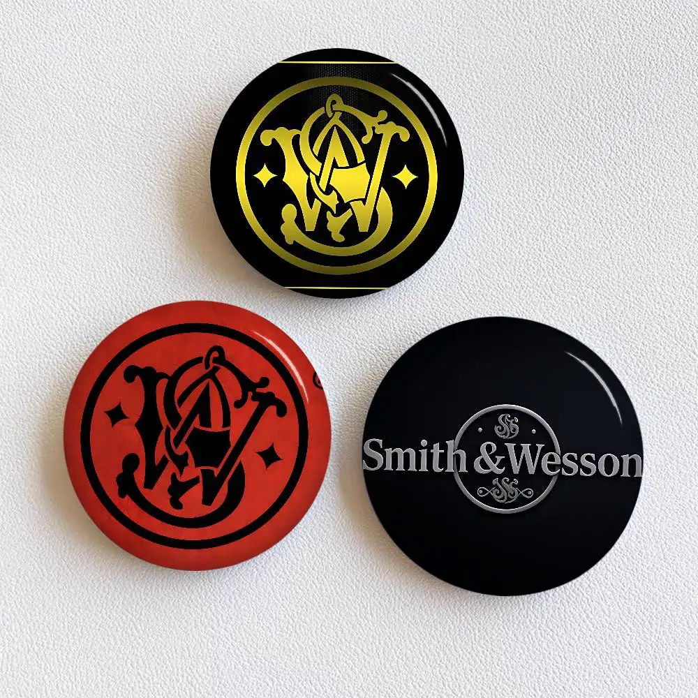 GUN SmithS W-WessonS Soft Button Pin Round Metal Badge Lapel Pin Parts Gift Friends Kid Jewelry