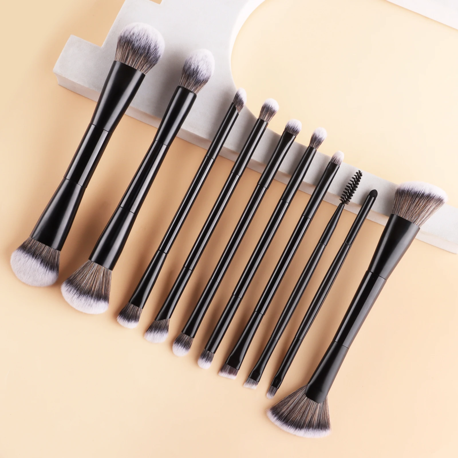 طقم فرش مكياج احترافية 10 قطع، - مراجعة Huda Beauty Makeup Brush Set وسعره