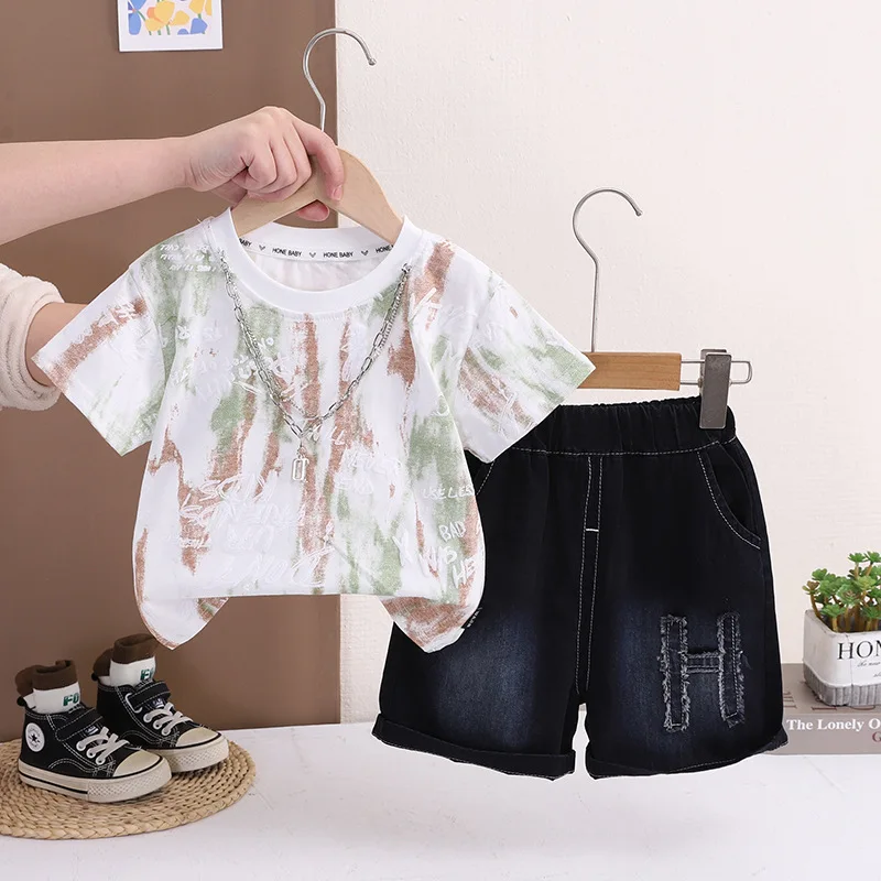 

Летняя одежда для маленьких мальчиков от 0 до 5 лет, футболка с короткими рукавами и джинсовые шорты с принтом граффити, комплект из 2 предметов, детская одежда