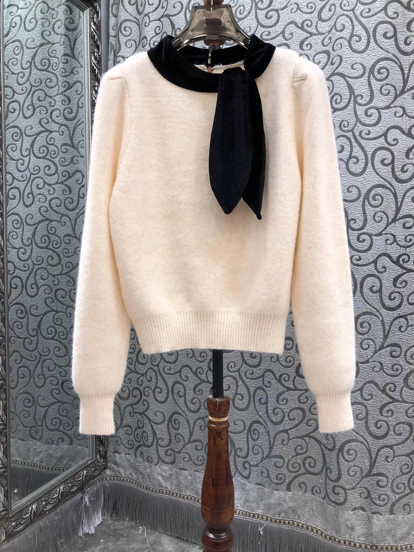 

Bow Tie Elegant Sweaters 2026 Spring High Quality Knitted Pullovers Women Velvet Deco Long Sleeve Casual Beige Red Jumpers