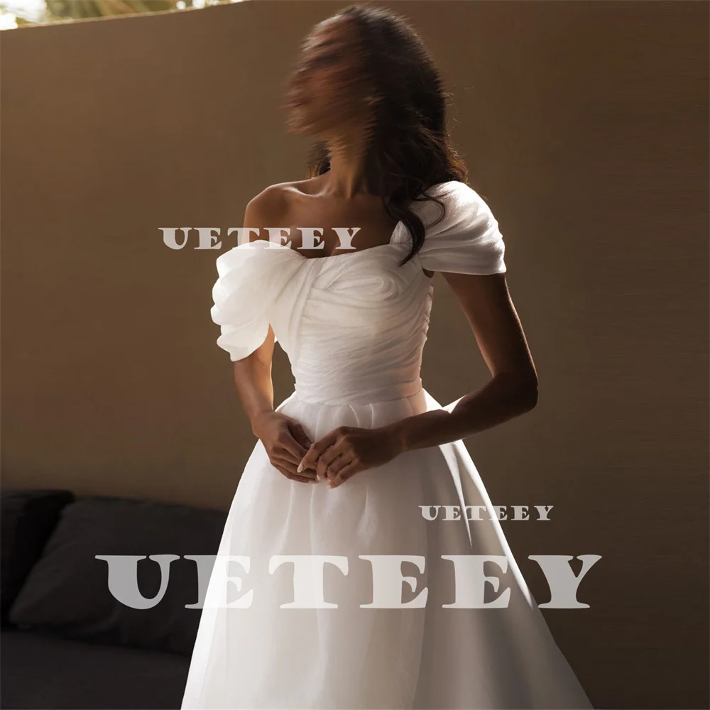 UETEEY Abito da sposa linea A in organza con spalle scoperte in crêpe personalizzato con cerniera sul retro Elegante abito da sposa con strascico a pieghe