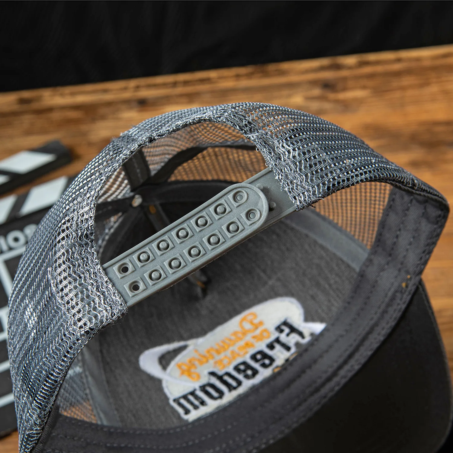 American-Style Freedom Letter Embroidered Color-Block Mesh Trucker Hat, Summer Breathable Half-Mesh Baseball Cap, Unisex Outdoor Fishing Sunshade Cap, Retro Color-Blocking Hard-Brim Versatile Couple Trucker Hat, 4 Colors Available