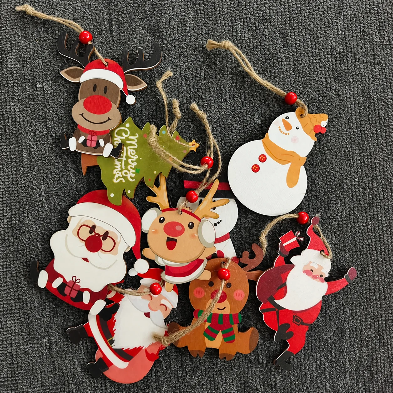 Wooden Christmas Hanging Ornament Cute Assorted Christmas Tree Pendant Decorative Tag for Indoor Outdoor Holiday Decoration