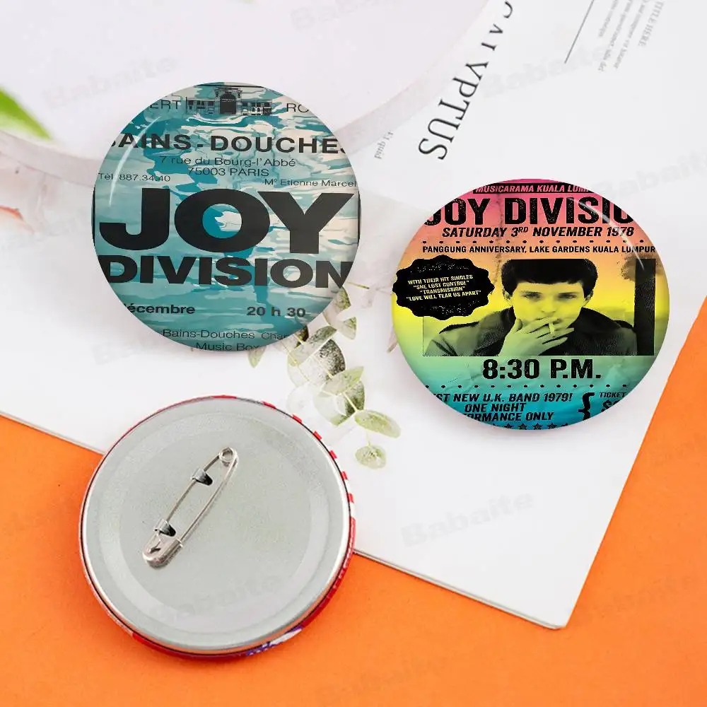 الفرقة الفرح قسم صفيح دبوس زر مخصص أنيمي دور المدرسة القديمة بروش الكرتون طوق شارة مجوهرات هدية المشجعين