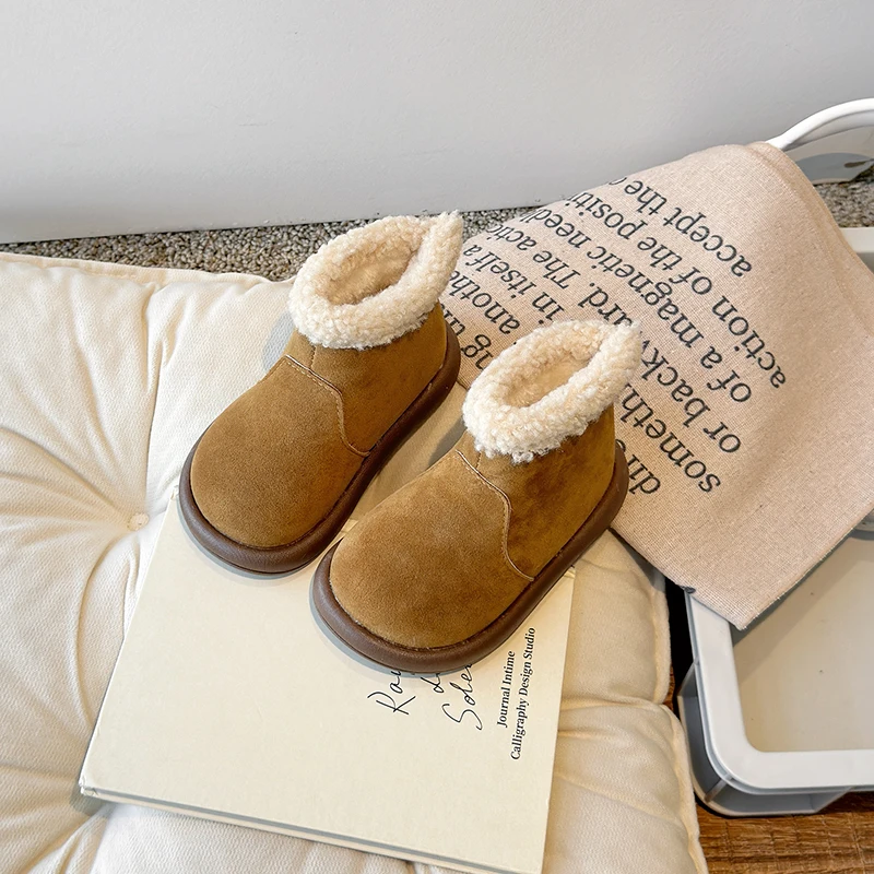 2025 Botas cortas de felpa de pelo de cordero para niños, zapatos para niñas, botas cálidas con suelas suaves, zapatos de invierno para niñas, botas de nieve para niños