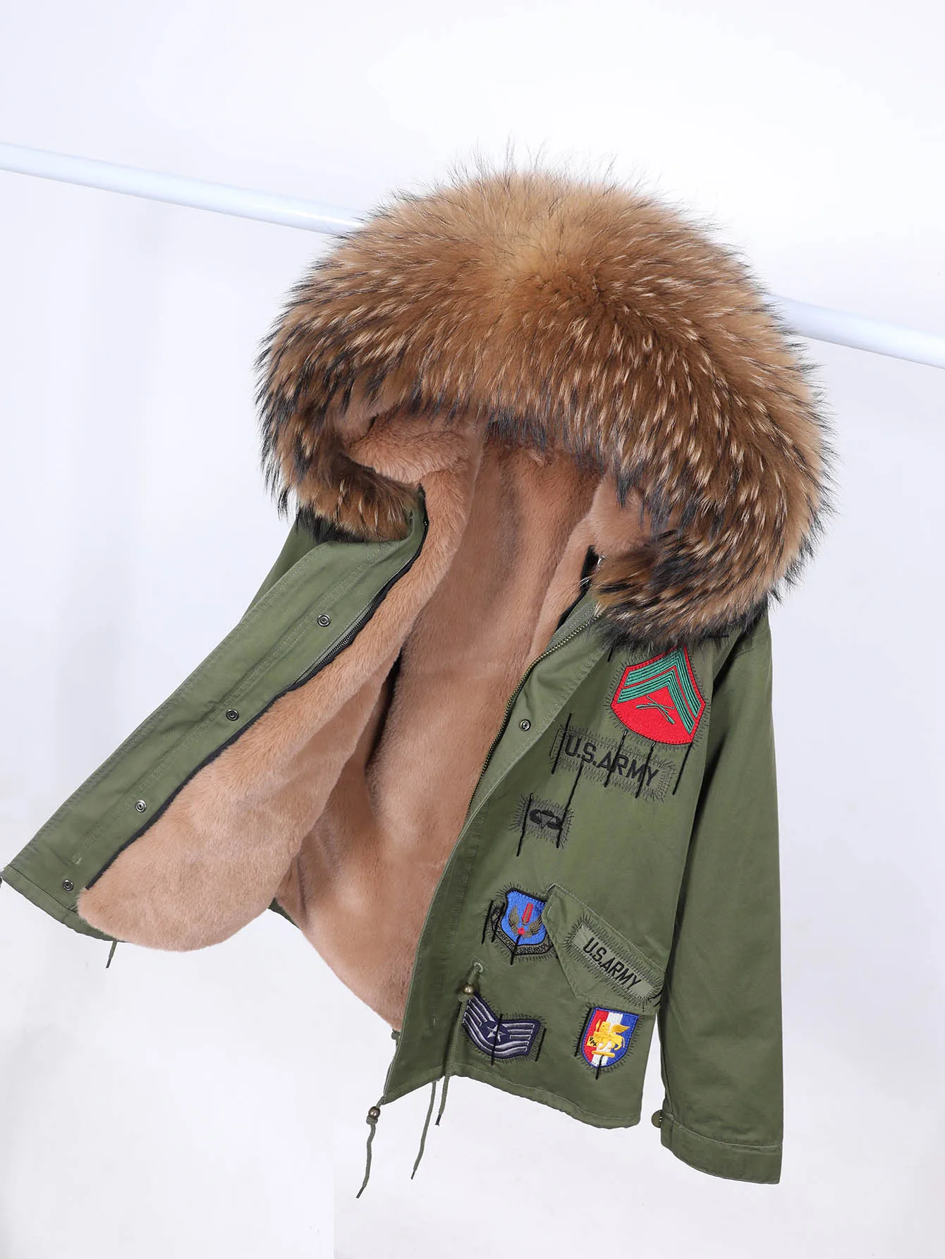 

2025 Maomaokong New Female Short Raccoon Fur Collar Parka Inner Fur Jacket Embroidery Winter Warm Coat Women's Cold Coat