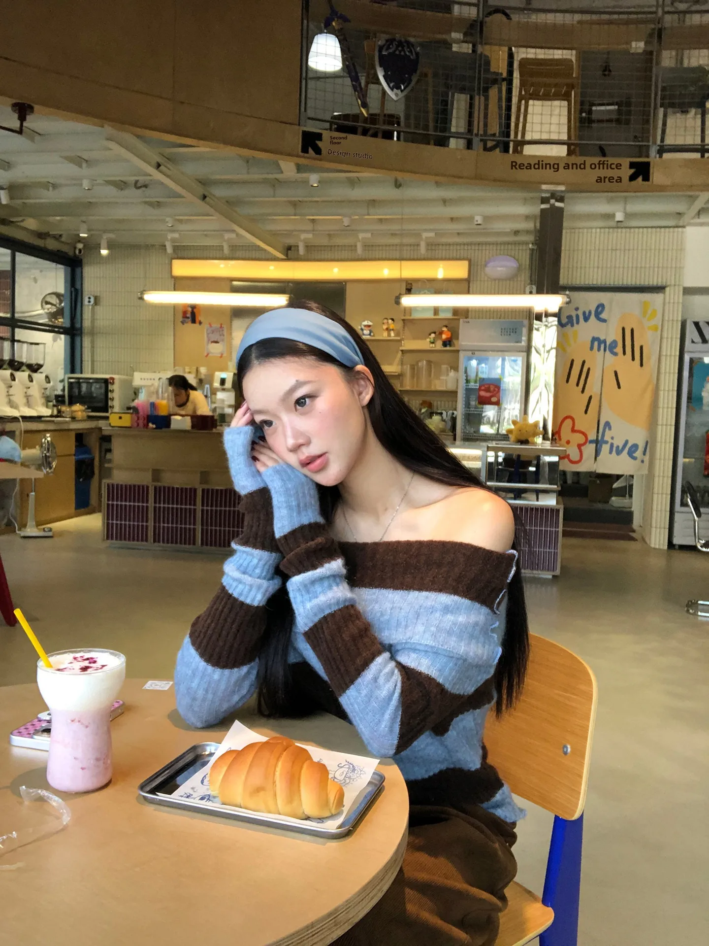 Roter Celebri-Wollpullover für Damen, Lazy High-End Feelings Overhead One-Shoulder, gestrickt, Irt, Herbstsaison, lang, Sve