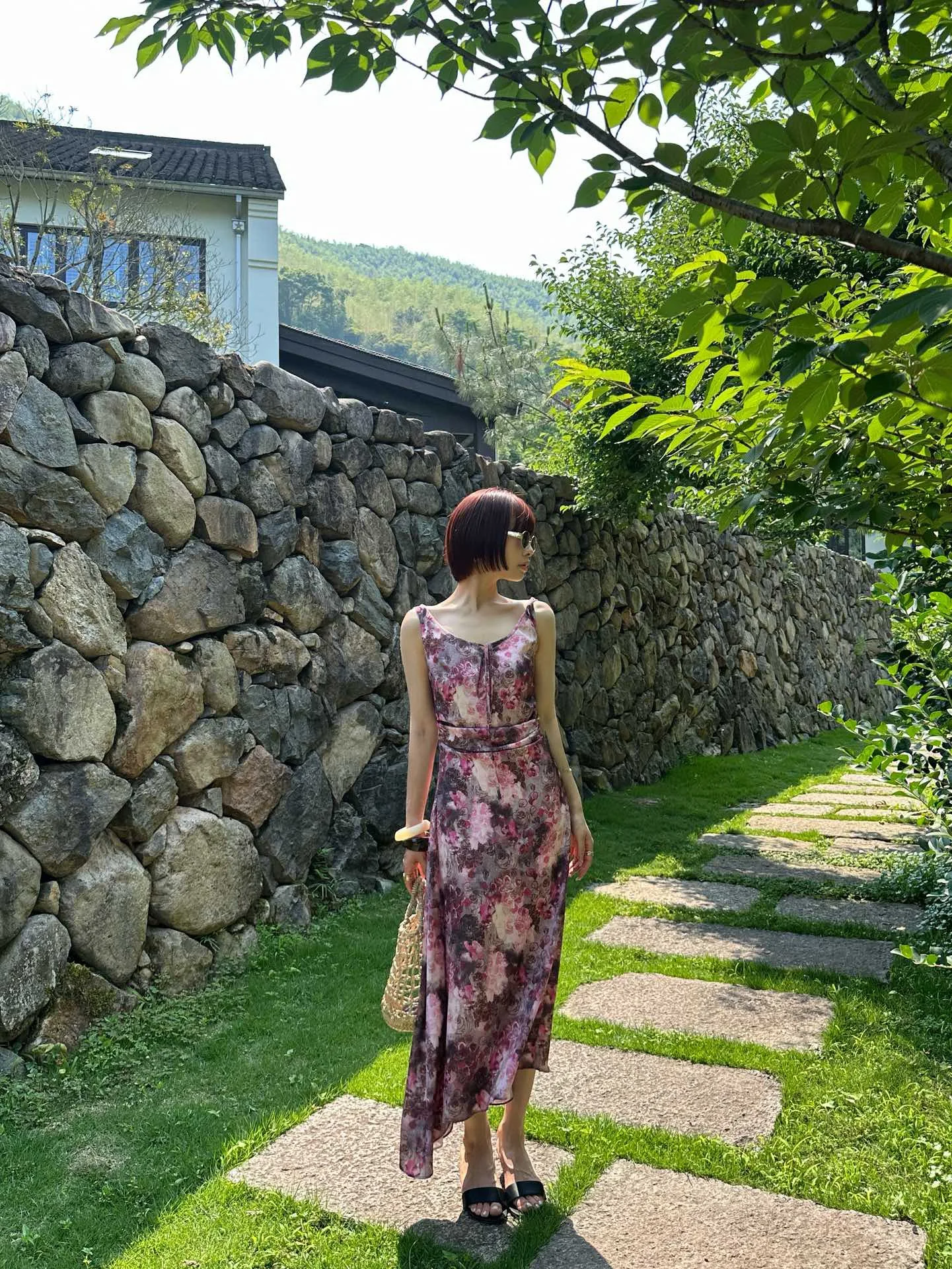 

Элегантное атласное платье с цветочным принтом, приталенное, с завышенной талией, с поясом, с запахом, без бретелек, летнее, для повседневной носки, от Dr Monkey Studio