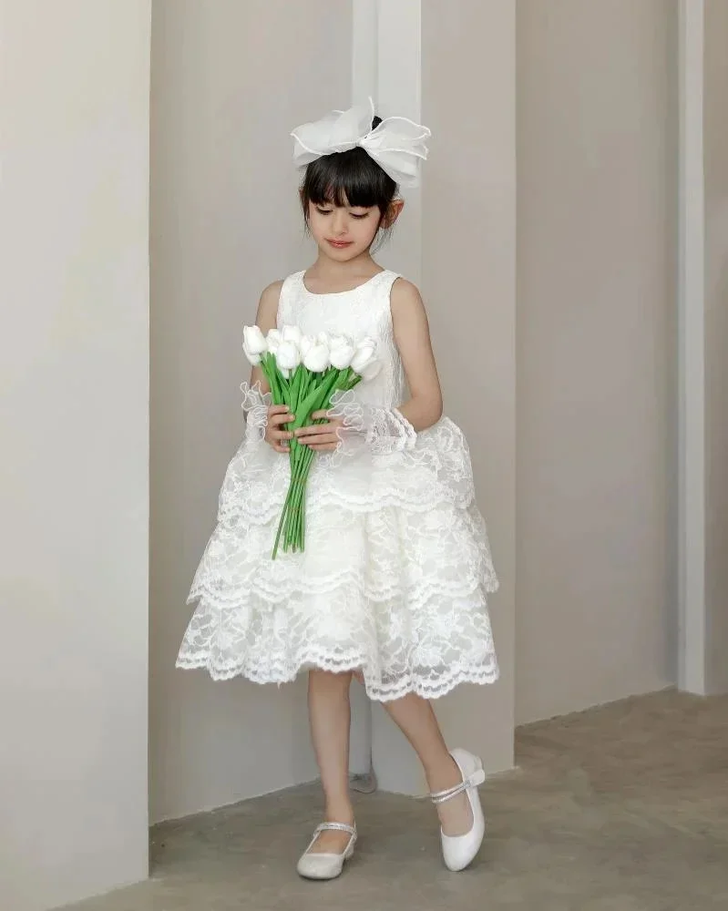 فساتين فتاة الزهور العاجية الرائعة لحفلات الزفاف مزينة بالدانتيل بطبقات بطول الركبة وحفلات أعياد ميلاد الأطفال الجميلة فستان التواصل الأول