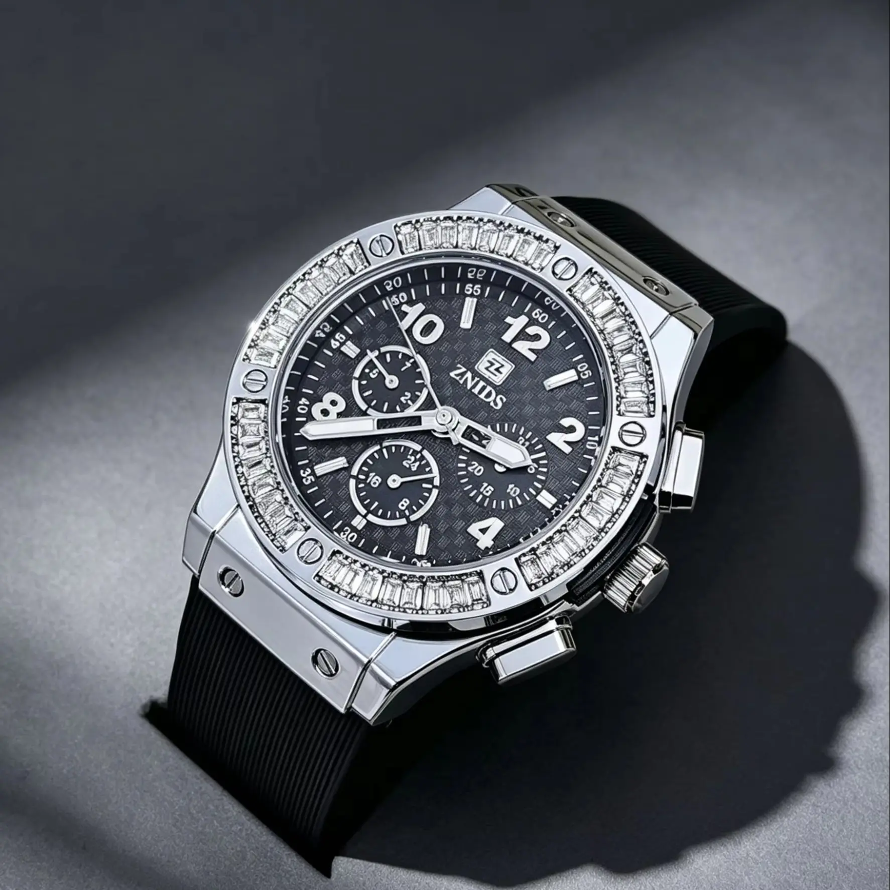 Trendy Men's Multifunctional Quartz Watch, Diamond-Encrusted Bezel Business Casual Wristwatch, Waterproof Scratch-Resistant Luminous Hands Sports Watch, Popular in Europe and America, Perfect Gift for Boyfriend
