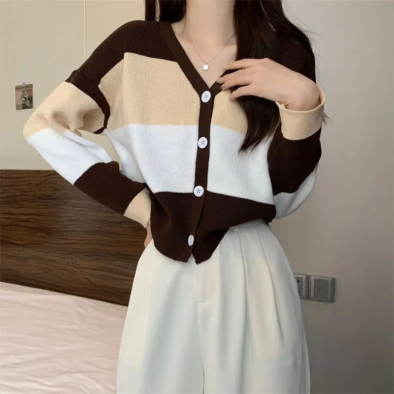 V-neck Contrasting Striped Long Sleeved Knitted Cardigan Women\'s New Loose and Versatile Casual Chic Jacket Top Trendy