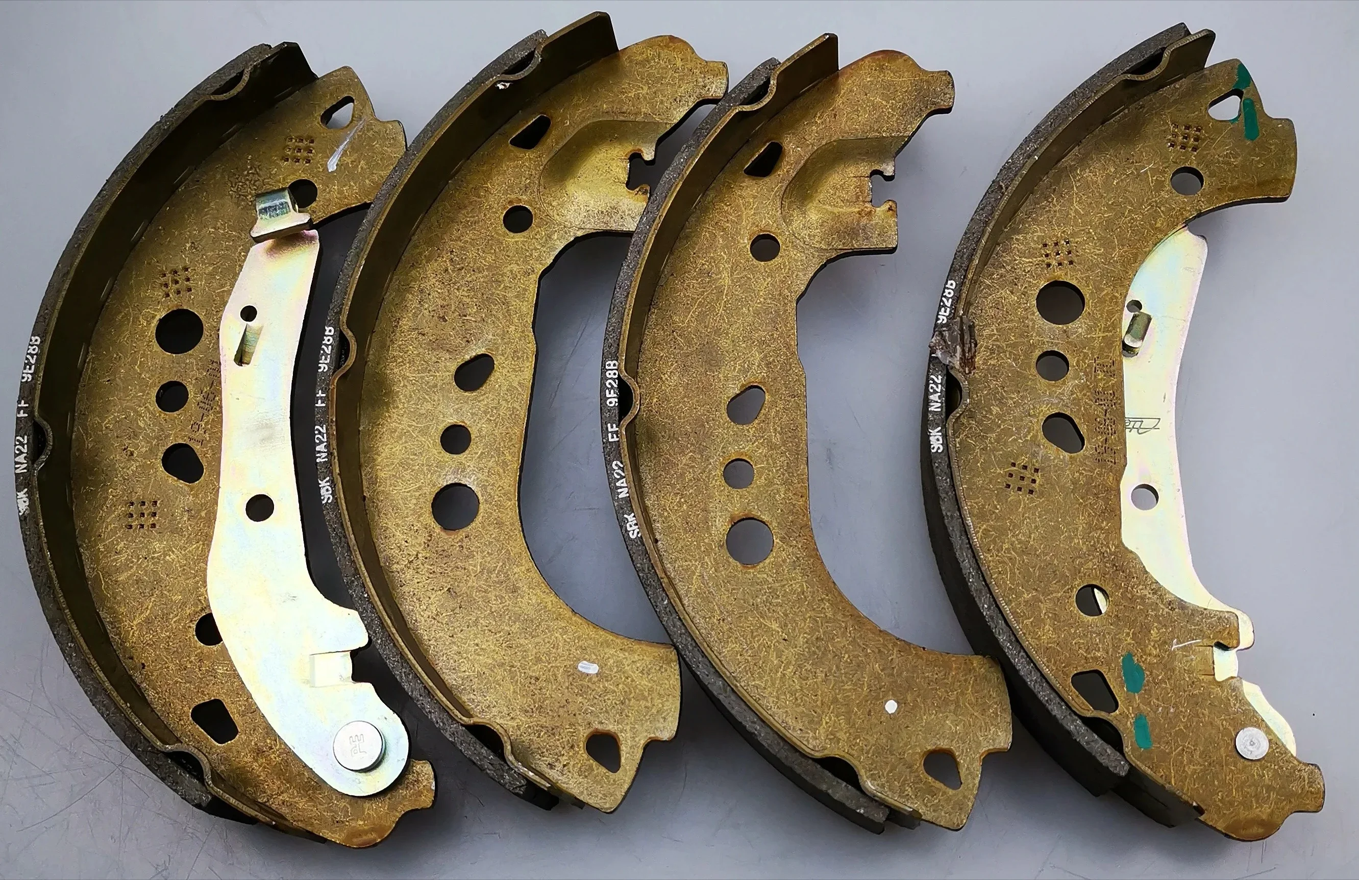 SAIC MAXUS EV30 original rear brake shoe C00196854 C00196855