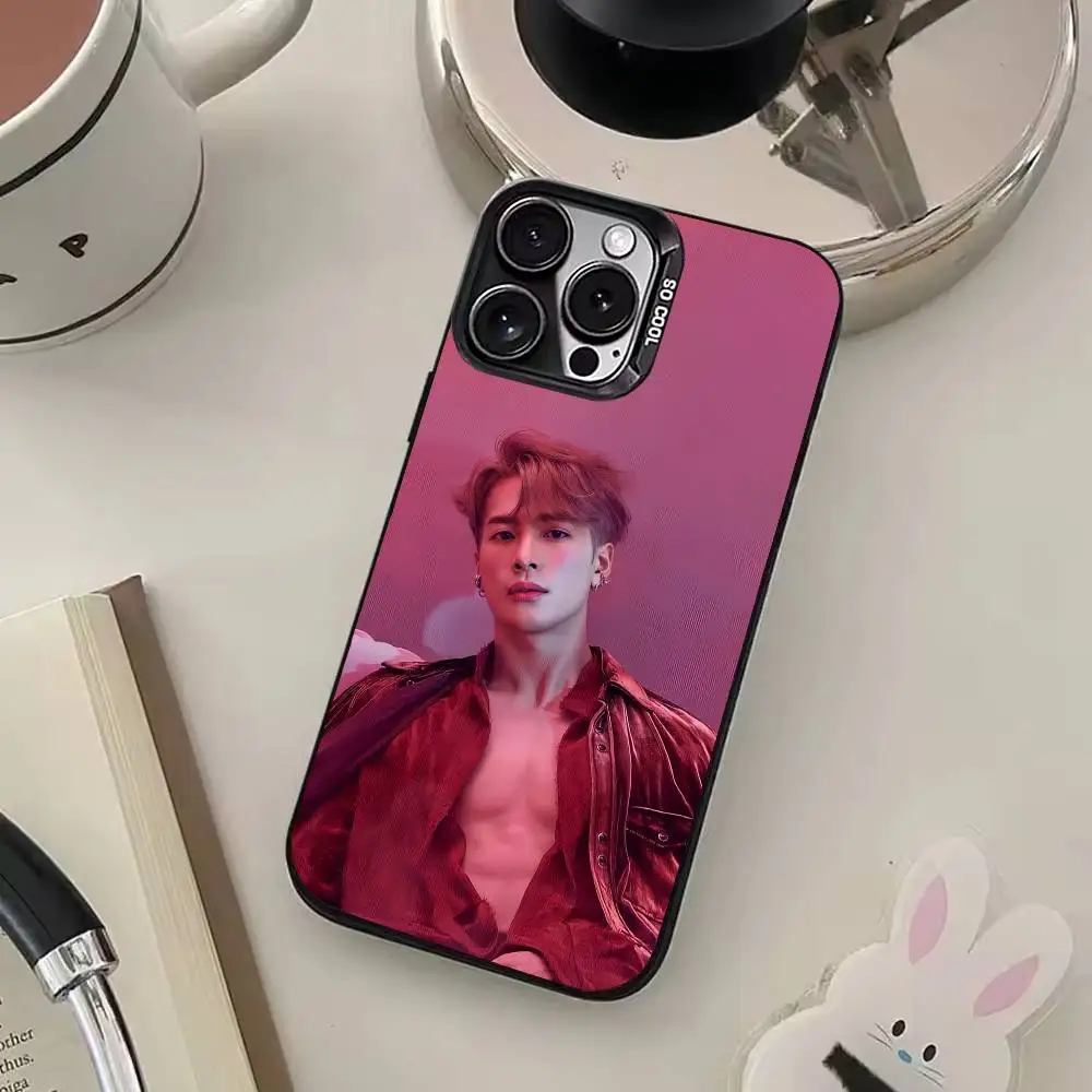 حافظة هاتف المغني J-Jackson P.Jack W-Wang لهاتف iPhone17,16,15,14,13,12,11 Plus، Pro Max غطاء مقاوم للصدمات باللون الأسود غير اللامع