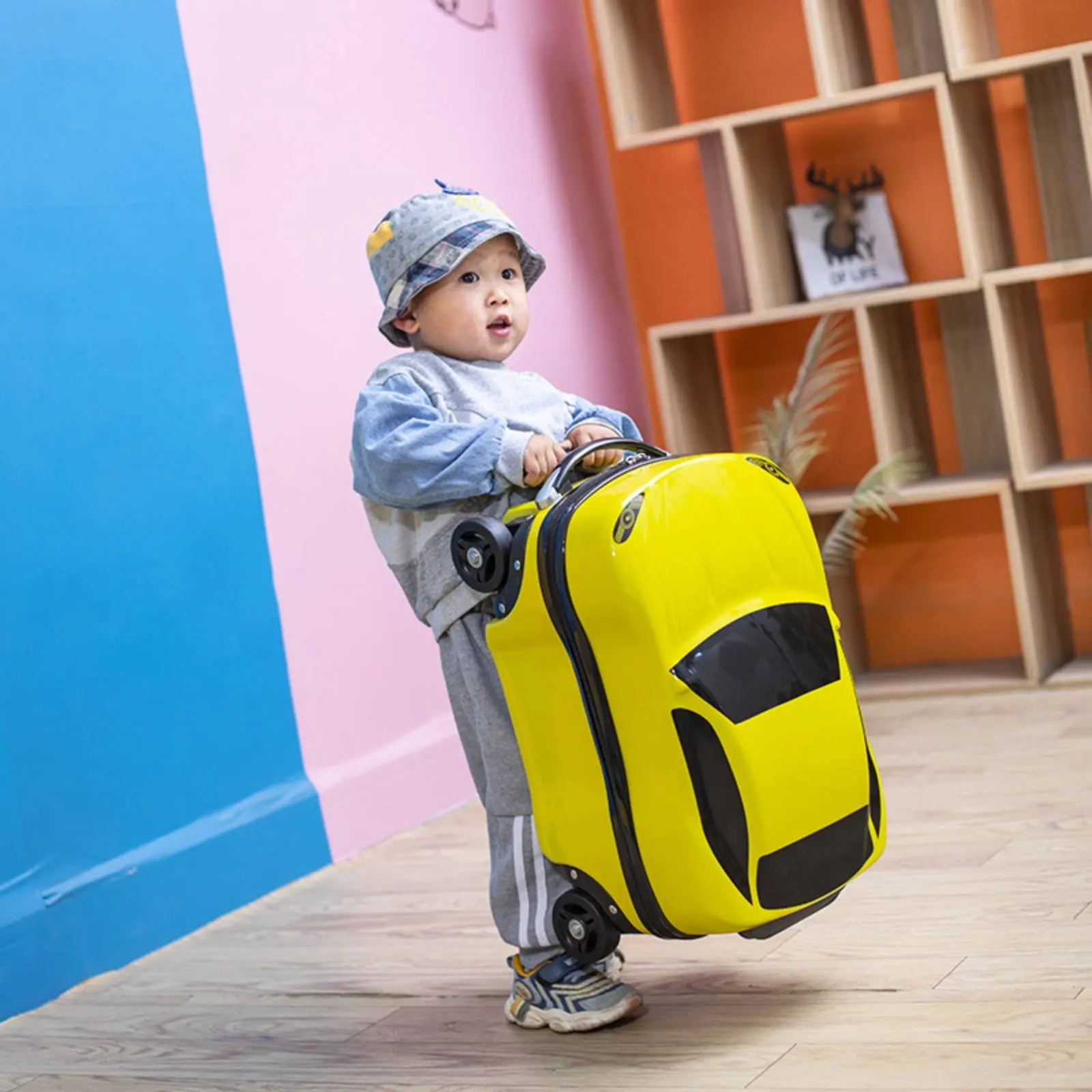 

Детский чемодан-каталка в форме машинки с телескопической ручкой, легкий, с жестким корпусом, на колесиках