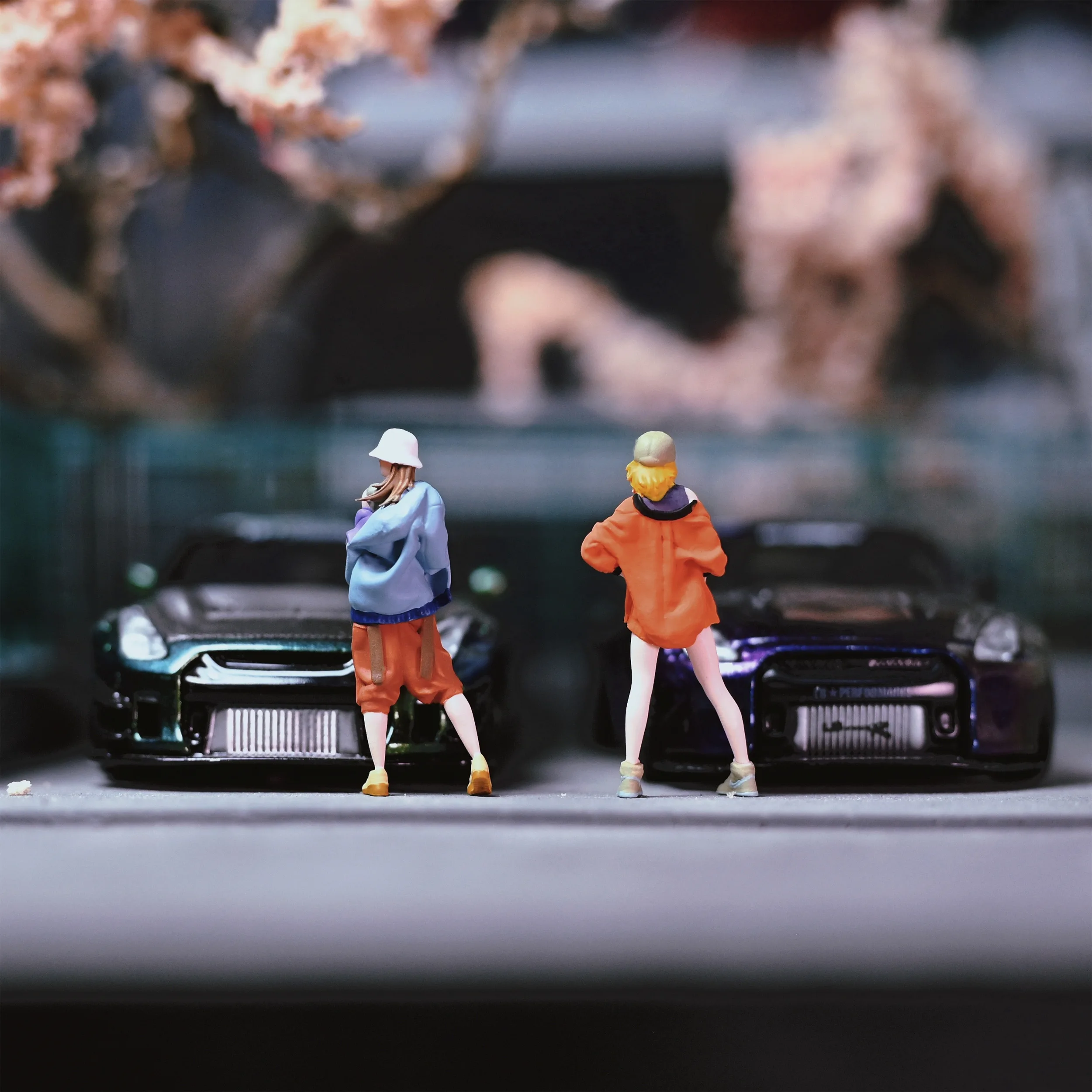 EHC Model Diorama 1/64 Scale Figurines Model Street Photography of Trendy Girl Collection Miniature Hand-painted