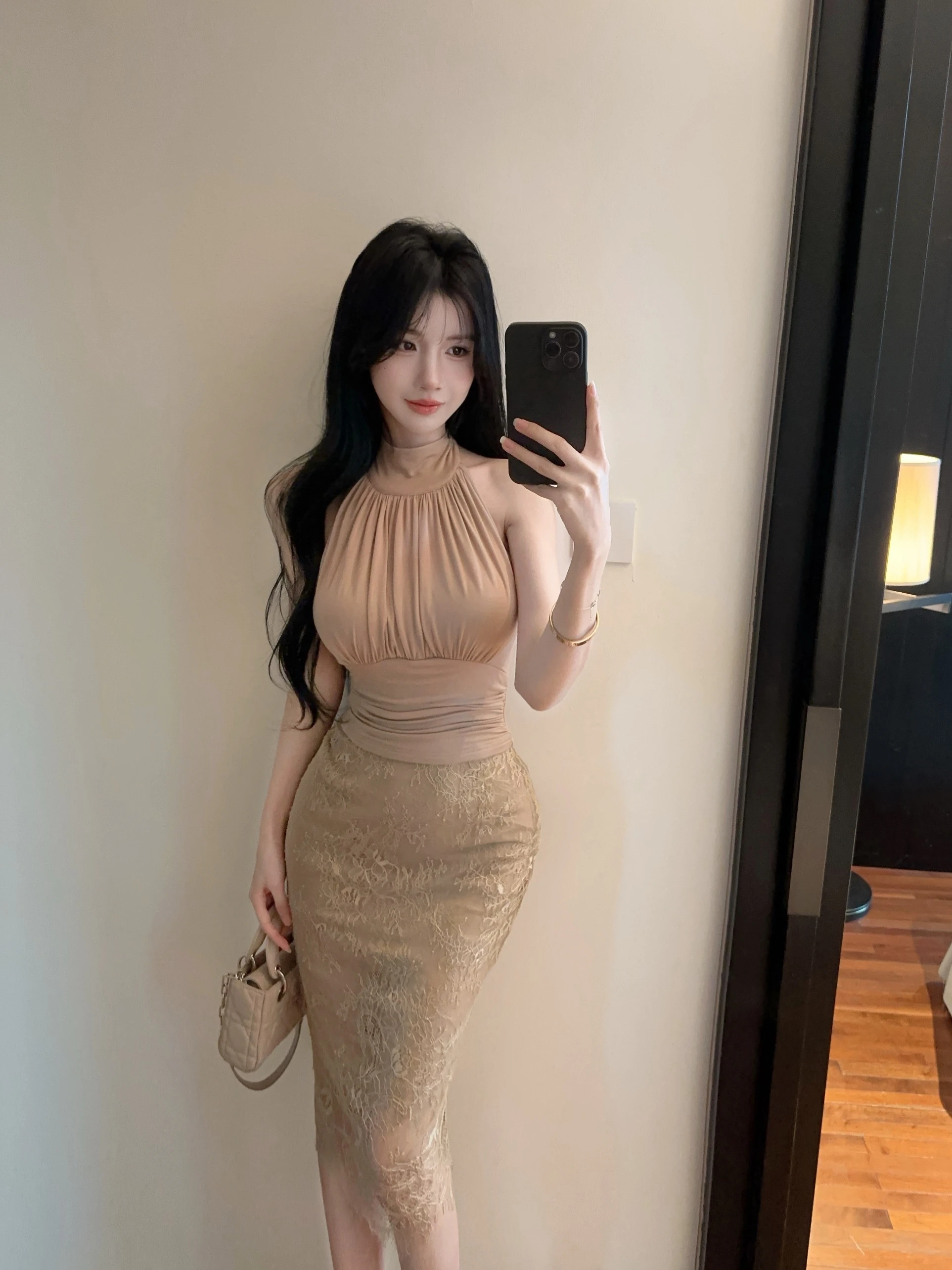 Otoño 2025 Nuevo Sle Top de encaje para mujer con falda a juego Sa y almohadilla en el pecho Conjunto de dos piezas ajustado sexy