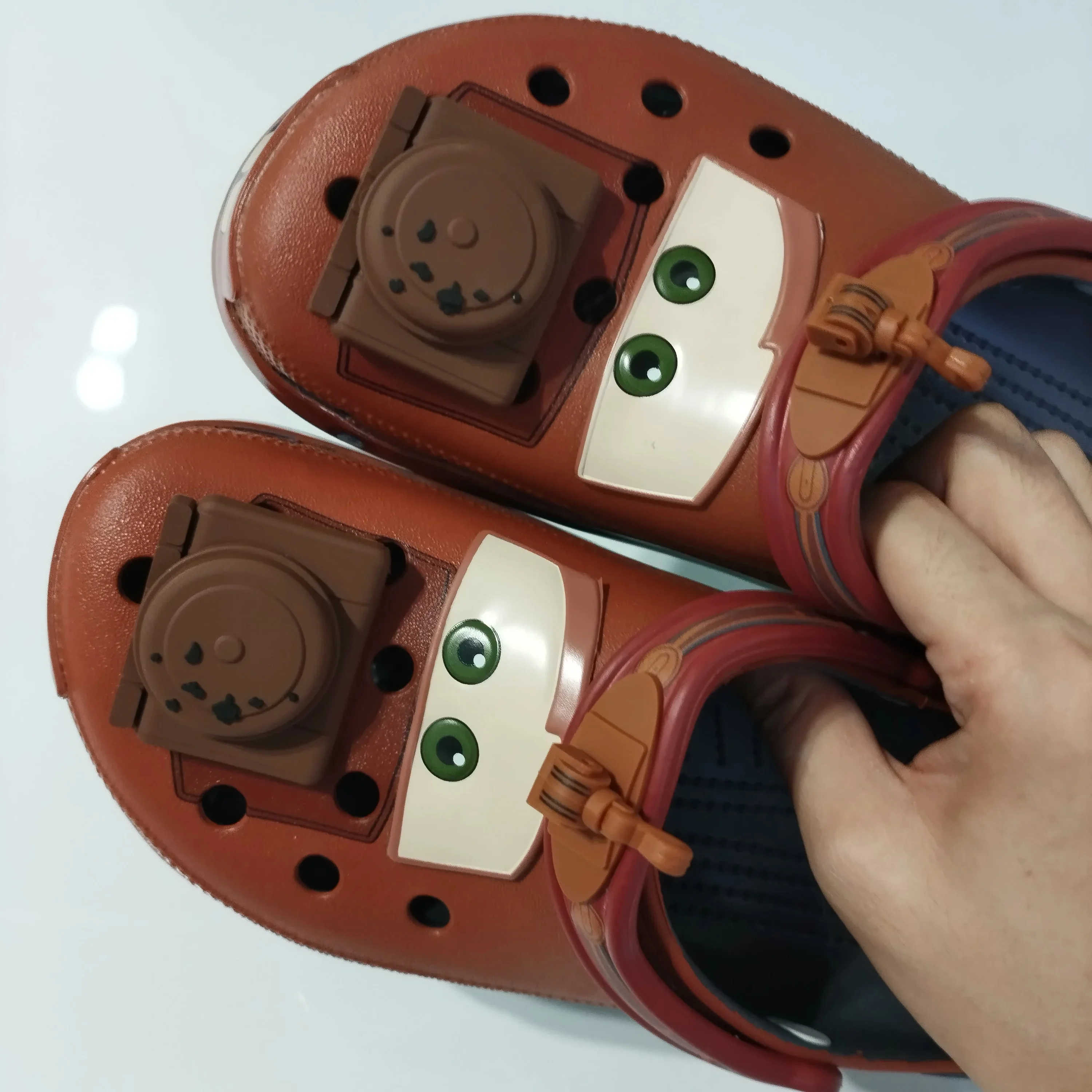 

Сандалии Mcqueens Cars Mater, тапочки из ЭВА, дышащие летние сандалии, уличная повседневная обувь, домашняя нескользящая обувь