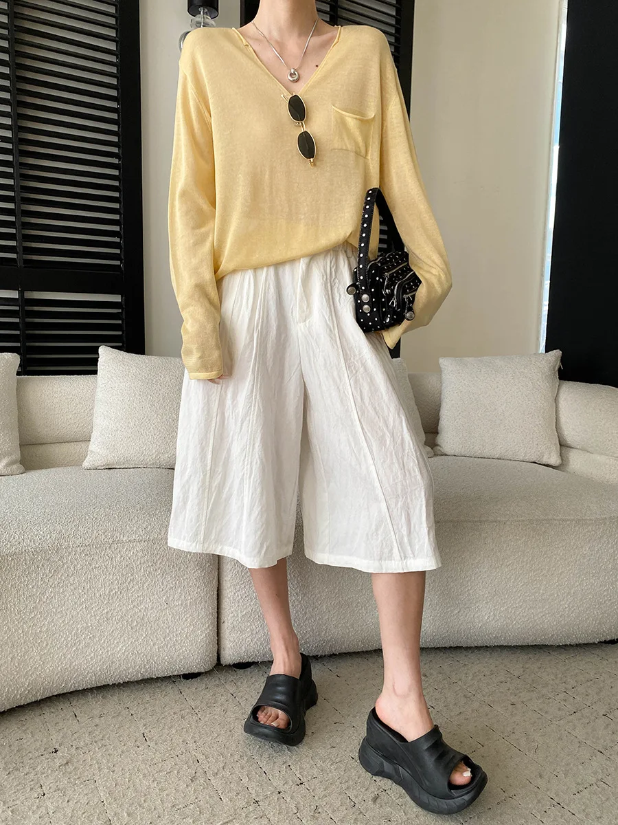 Sommerliche Damen-Freizeithose in einfarbigem Design mit lockerem Schnitt und hohem Bund und weitem Bein. – Detail 30