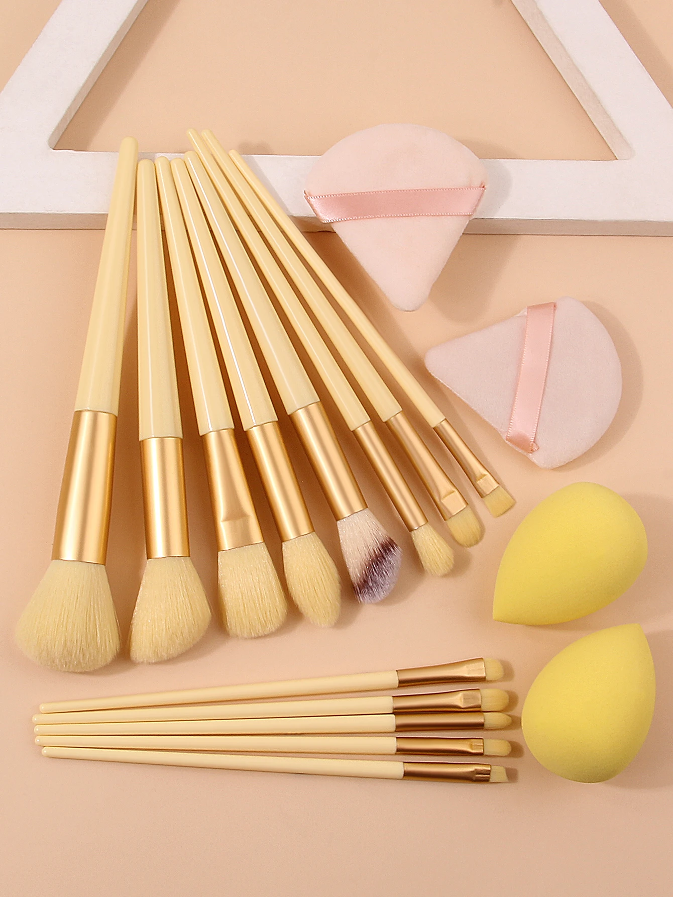 13-delige make-upborstelset met zachte haren, blushborstel, oogschaduwborstel, draagbaar 4-delige ultrazachte make-up poederdons en spons ei
