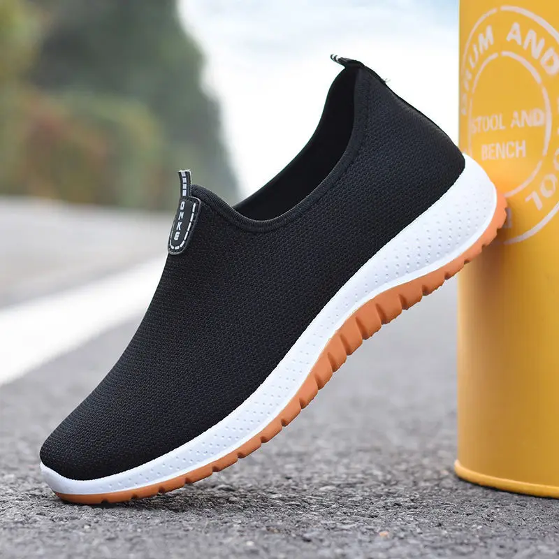 

2024 Men's Anti slip and Wear Resistant Thick Sole Cloth Shoes Breathable Sports and Casual Shoes Slip On Classic Sneakers