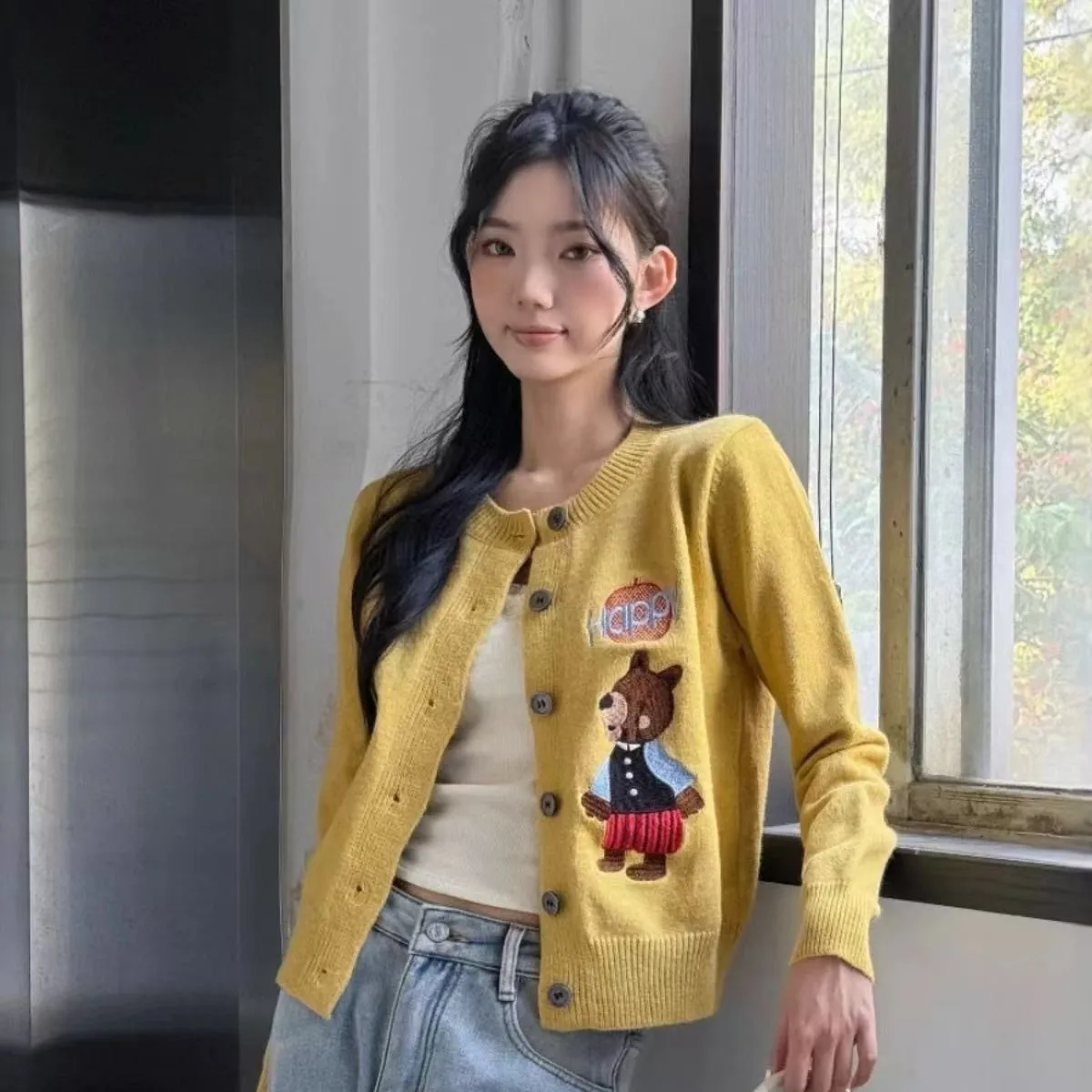 เสื้อคาร์ดิแกนปักลายการ์ตูน แฟชั่นผู้หญิง ทรงหลวม เสื้อสเวตเตอร์แขนยาว กระดุมแถวเดียว ผ้าถัก รุ่น 2025 F278