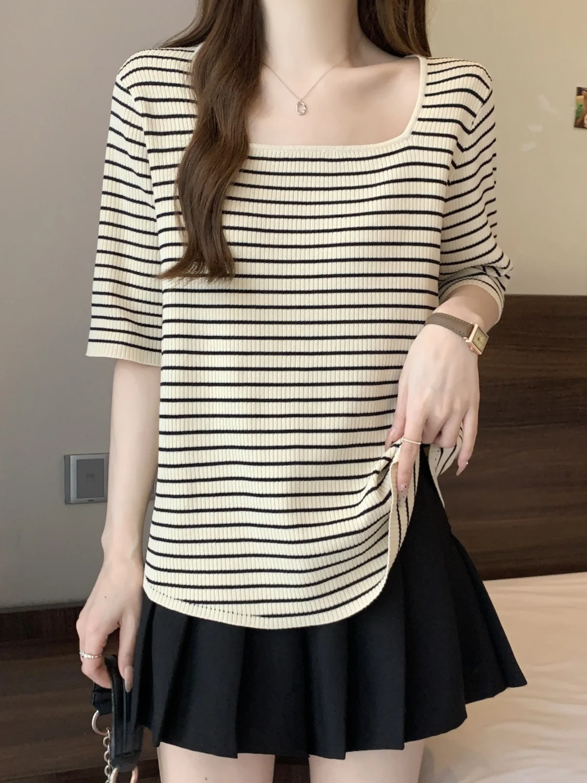 アイスシルクニット半袖Tシャツ レディース 夏服 プラスサイズ 細身効果のあるストライプ柄ベースシャツ スクエアカラー ボーンロックトップ 1