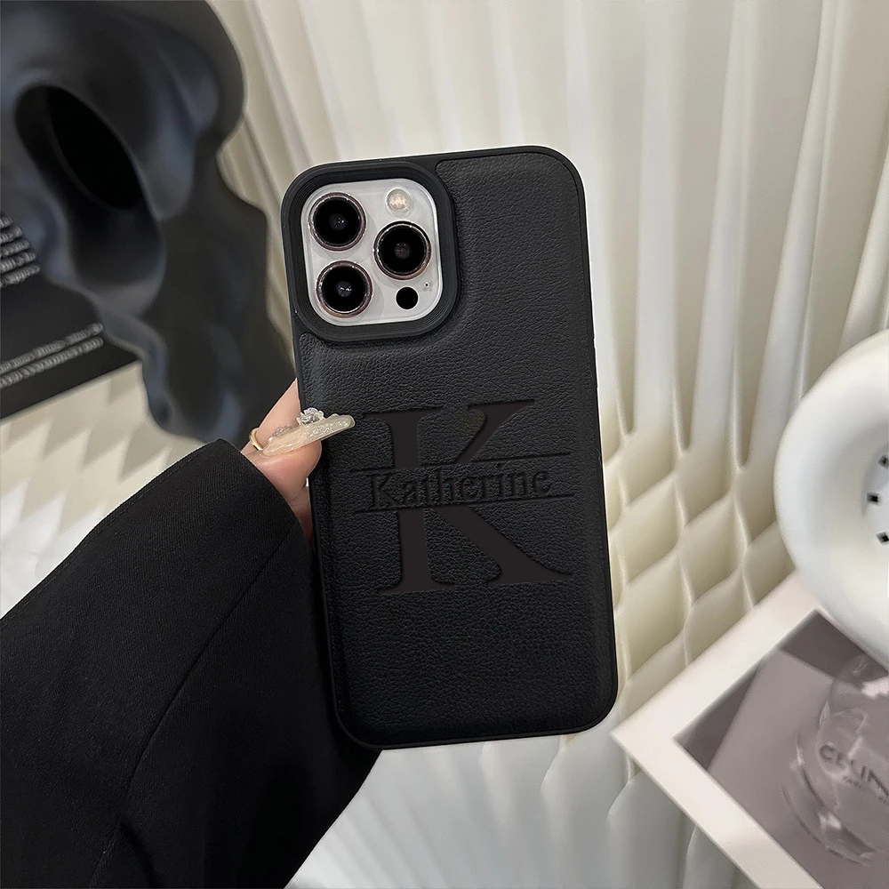 高級レーザー彫刻ビッグレターパーソナライズされたカスタマイズされた名前ケース iphone 16 15 14 13 12 11 プロマックスプラスソフトレザーカバー