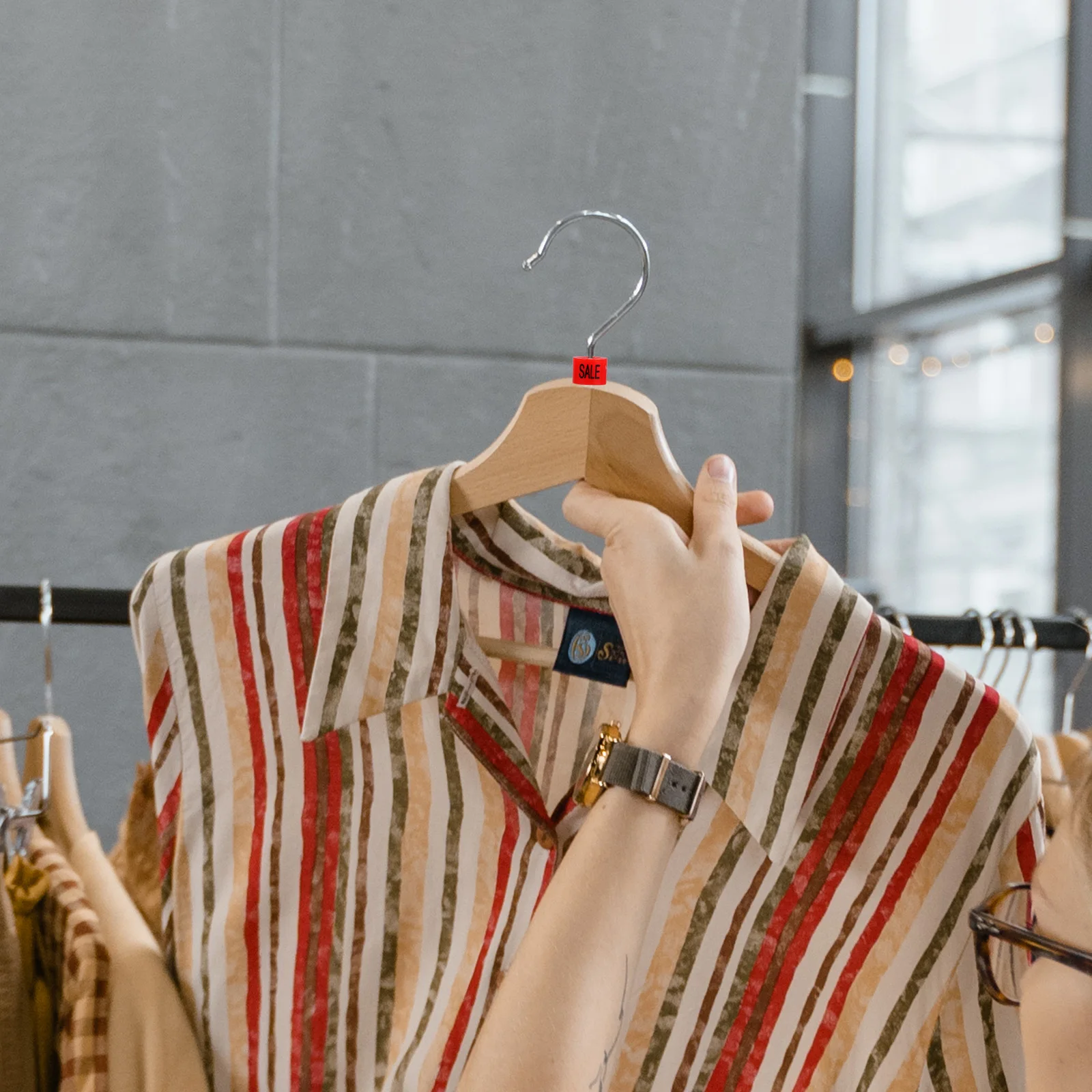 

100Pcs Plastic Sale Markers Bright Red Hanger Size Snap Fasteners for Clothing Sorting Heavy-Duty -