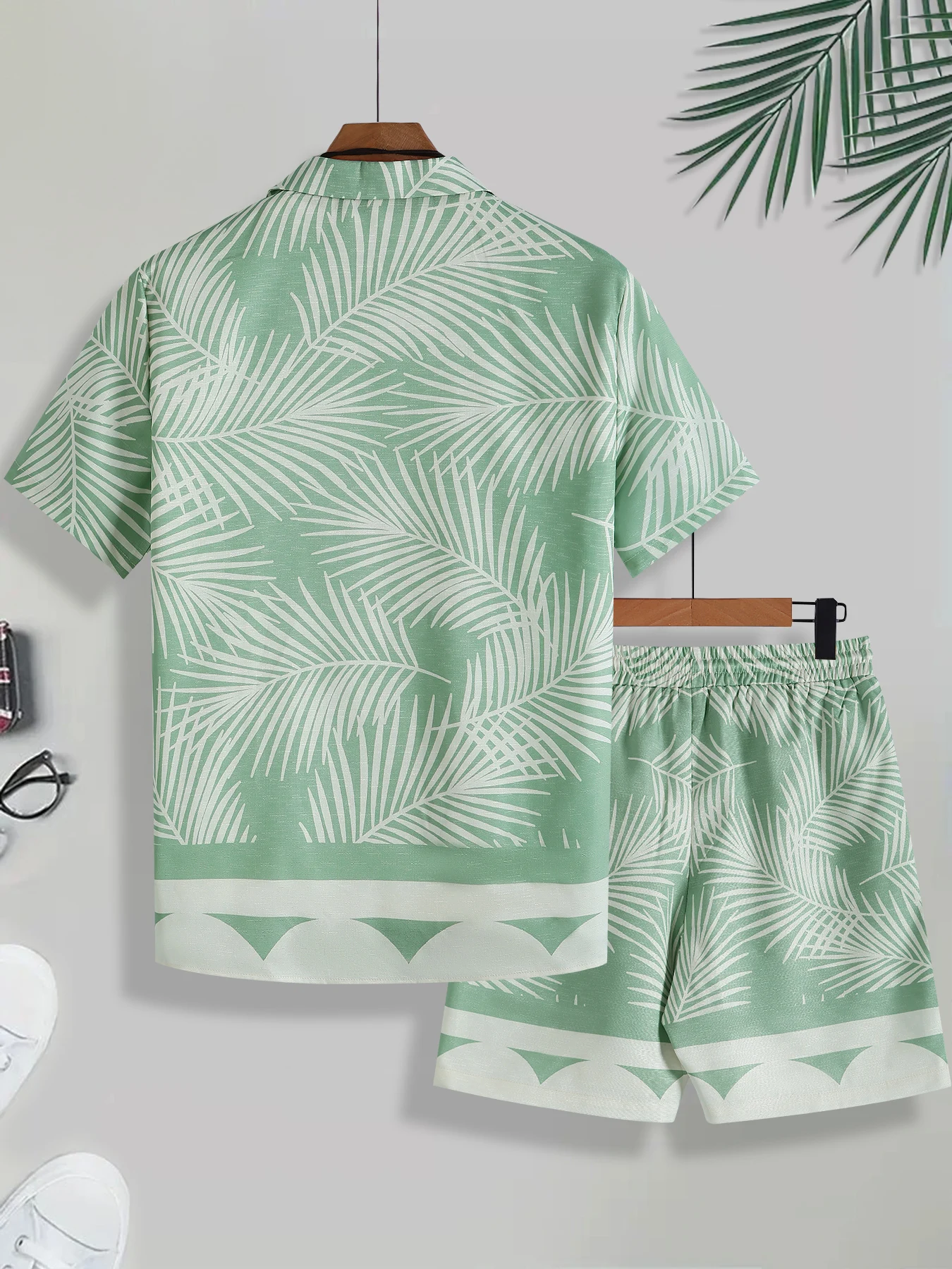 Tropical Plant Print Men's Two-Piece Suit, Green and White Cuban Collar Short-Sleeved Shirt and Shorts, Casual Loose Hawaiian Style Men's Summer Outfit view 3
