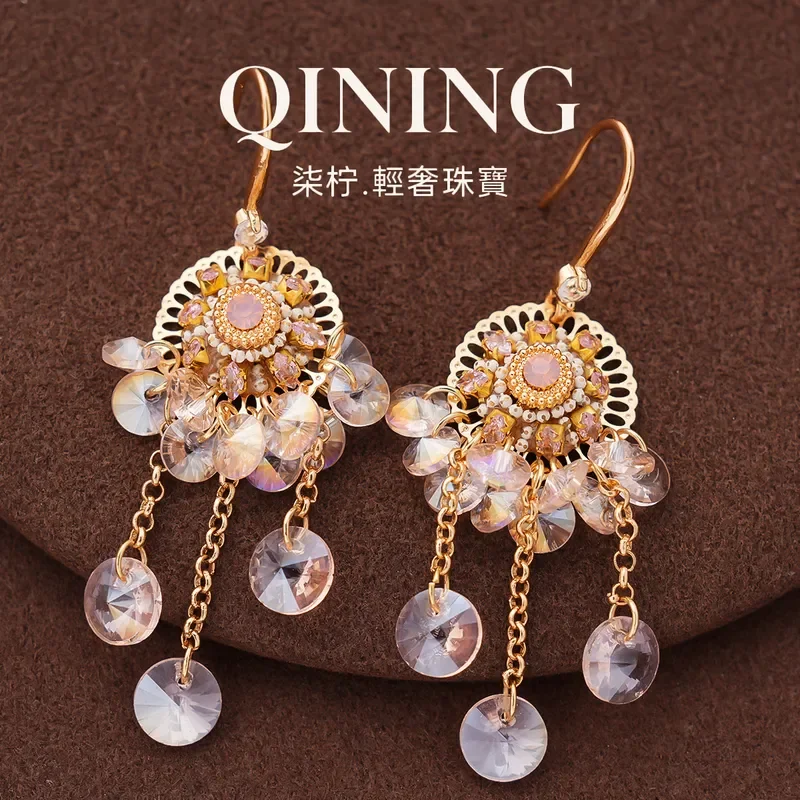 Fall at a glance, bohemian crystal fringed ear hooks, unique ethnic temperament earrings, light luxury niche earrings