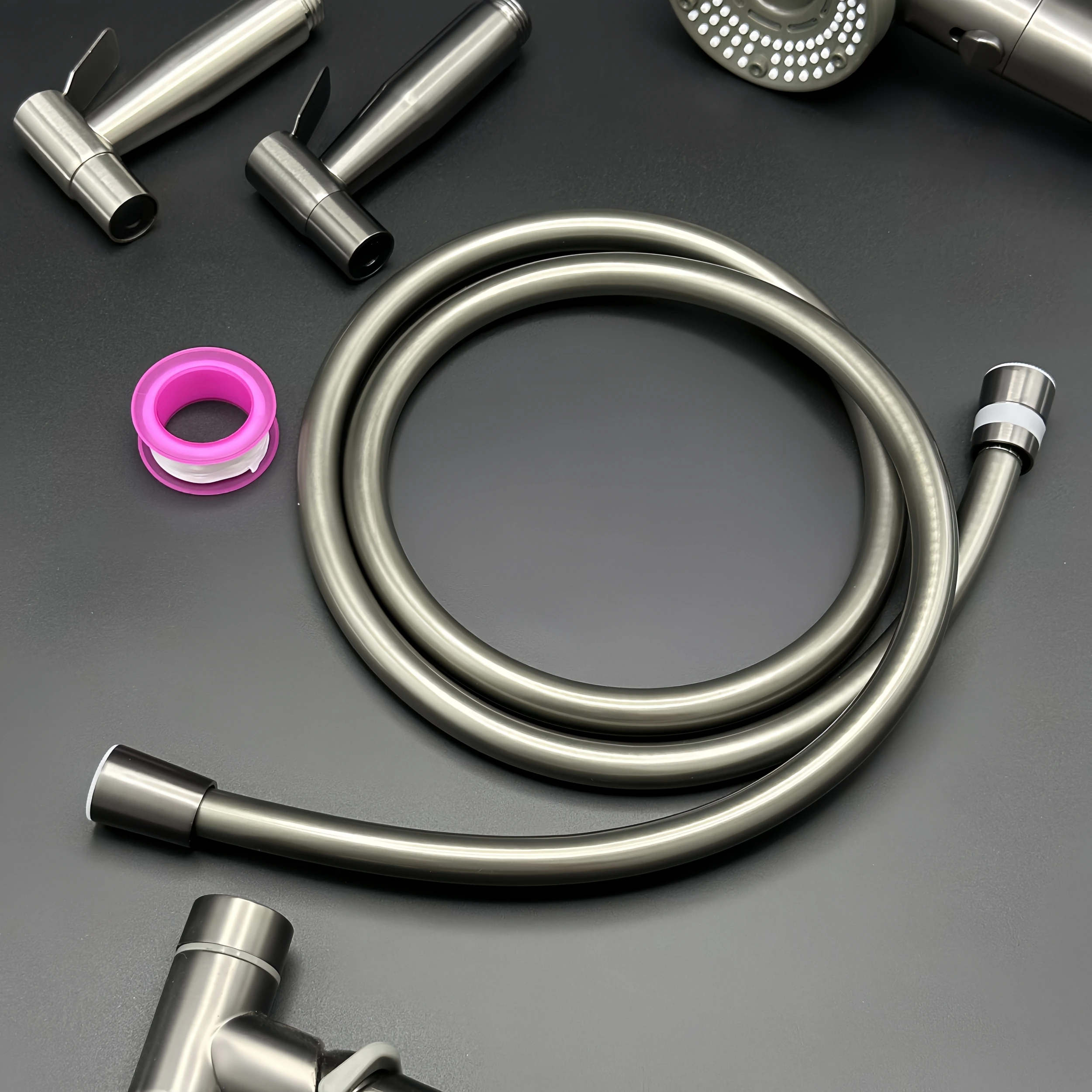 

Гибкий душевой шланг из ПВХ длиной 59 дюймов (150 см) — одинарный (1 шланг) или 2 шт. в упаковке с прямым разъемом — универсальная резьба G1/2