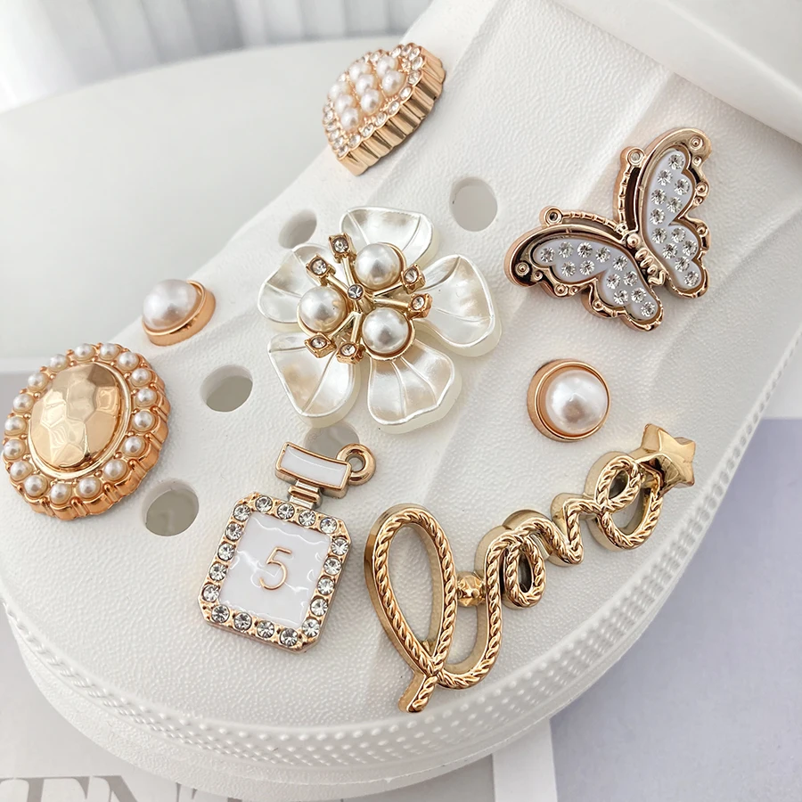 16 szt. Zawieszki do butów z motywem motyla, kwiatów i perfum, wykonane z ABS i perłami, odłączane, odpowiednie do Crocsów, chodaków, sandałów, idealne na prezent na imprezę.