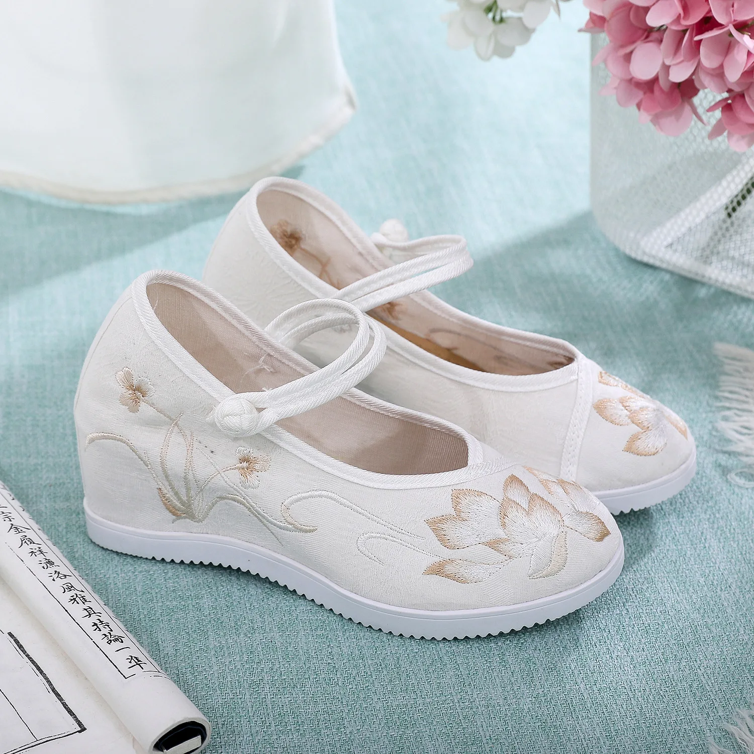 Size 34-41 Ethnic Style Wedges Women High Heel Ankle Strap Chinese Style Embroidered Platform Ladies Comfortable Hanfu Shoes