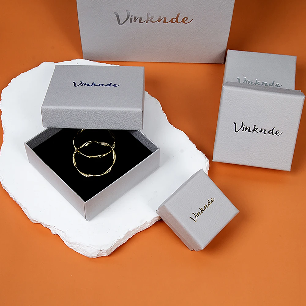 

Квадратный органайзер для ювелирных изделий с логотипом, коробка с узором личи, бумажный дисплей, подарочные коробки, обручальное кольцо, серьги, ожерелье, браслет, чехол