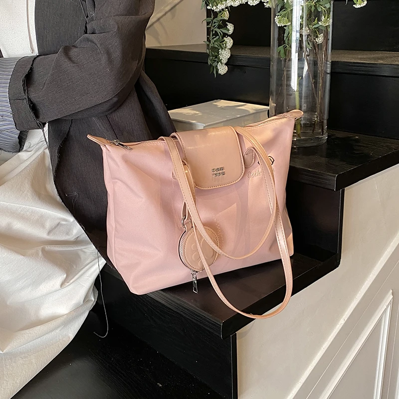 

Minimalist Carry Messenger Bag Women Multifunctional Shoulder Bag Streamlined For Simplified Living And Efficient Travel
