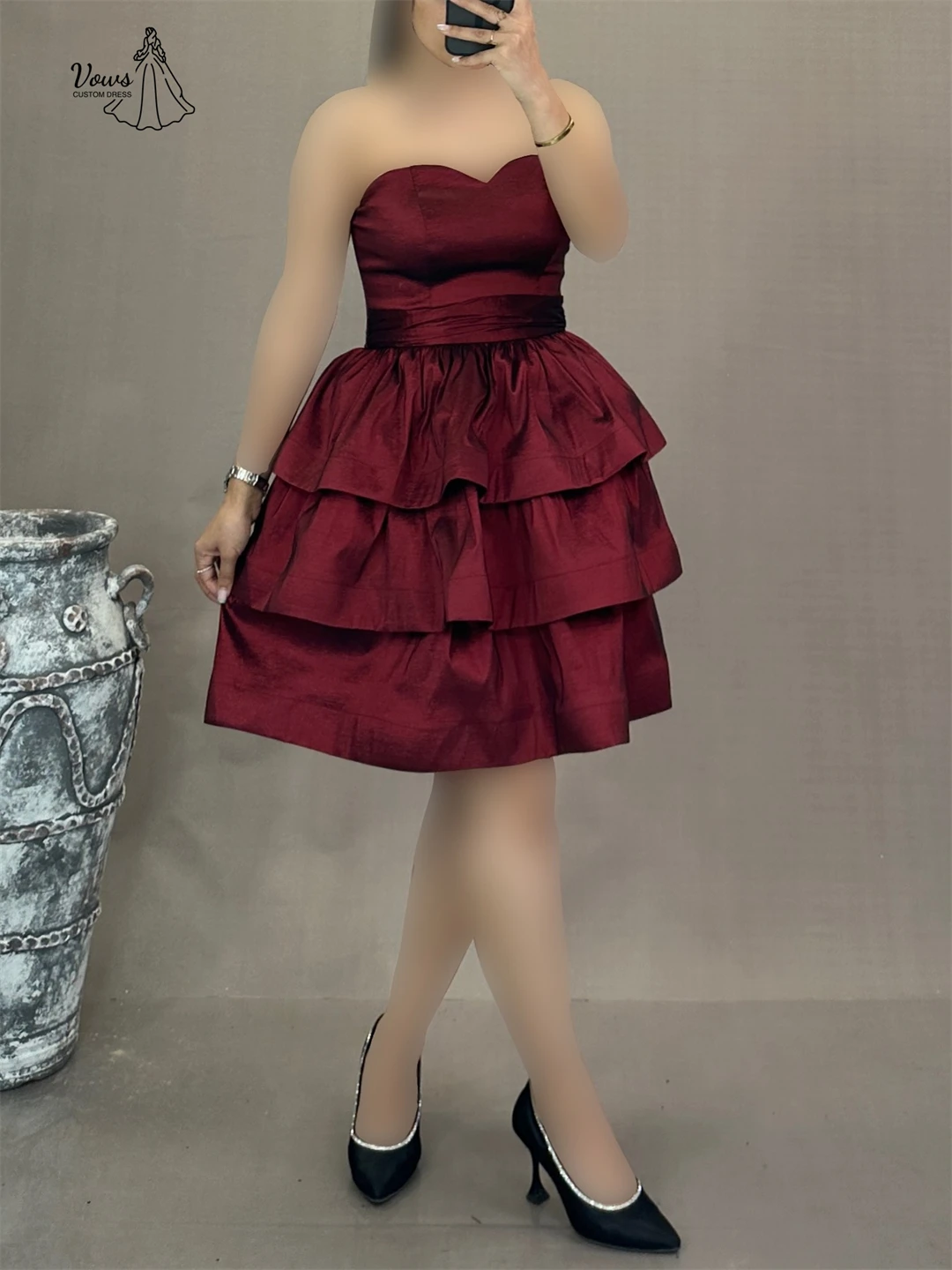 ชุดราตรีงานแต่งงานสั่งตัดพิเศษสำหรับพิธีแต่งงานปี 2025 ทรงเอ กระโปรงสั้นหลายชั้นแบบเปิดไหล่